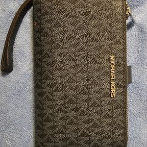 Michael Michael Kors jet set travel LG DOUBLE ZIP WRSTLT